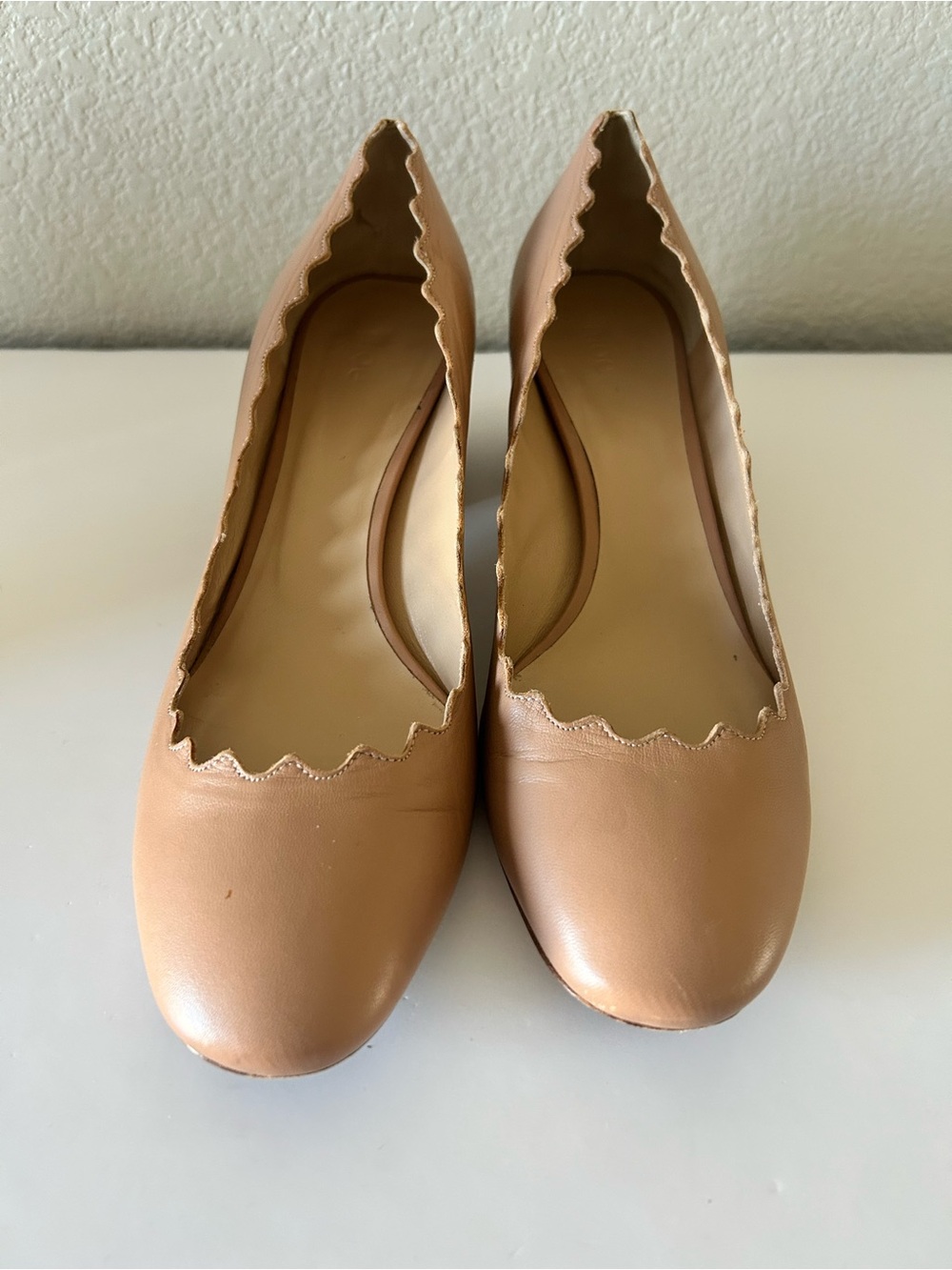 Chloe Lauren Nude Scalloped Block Heel Pump Shoes - Picture 8 of 16